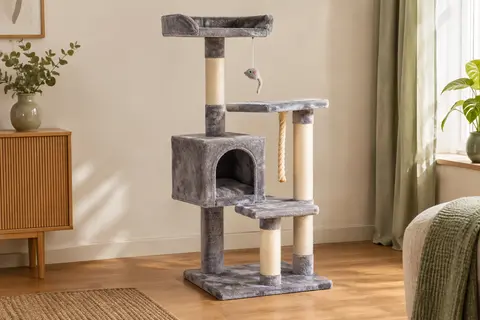 Arbre à chat gris avec niche, deux plateformes, griffoirs en sisal et jouets suspendus